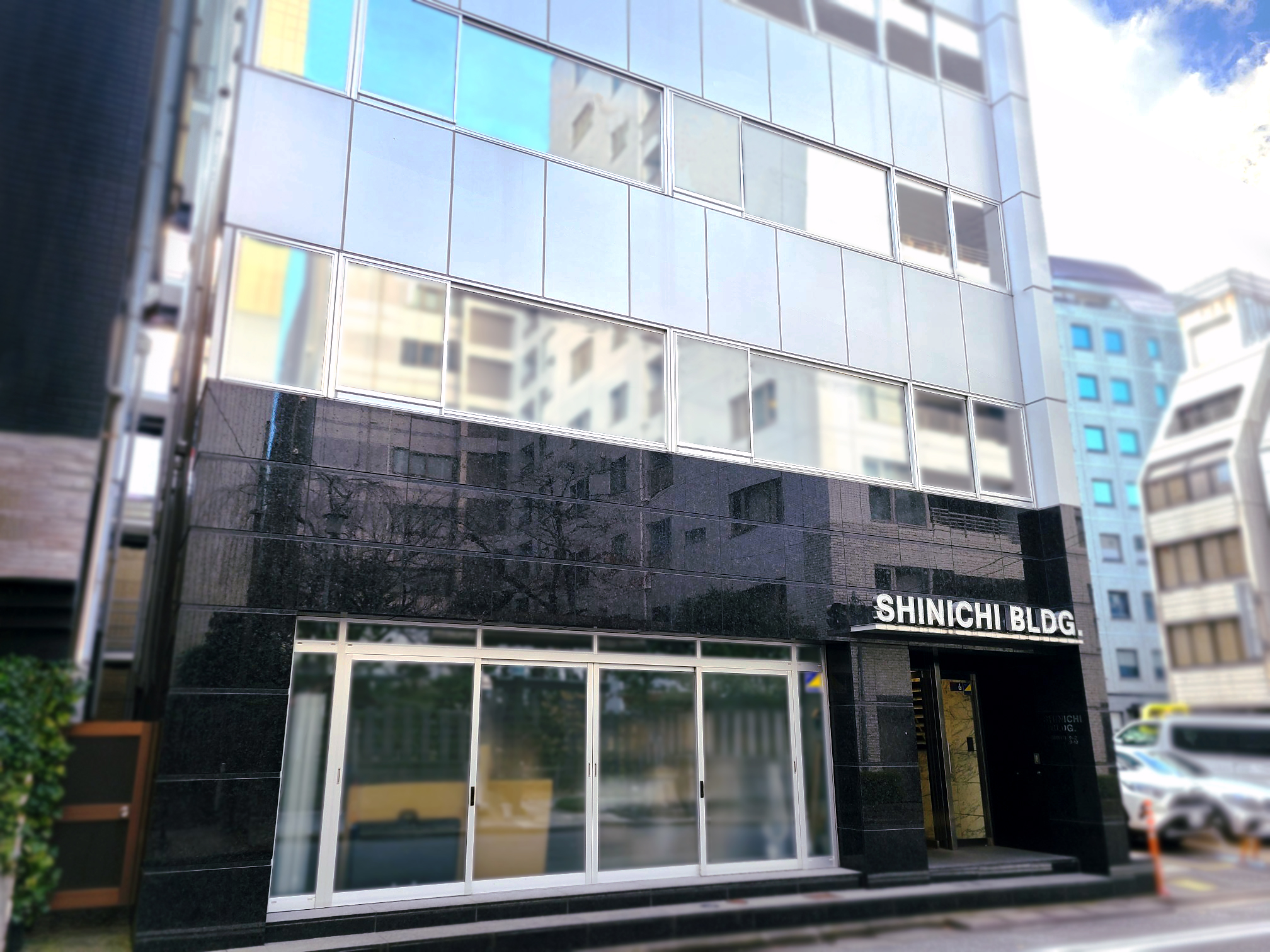 丸隆六甲容器株式会社の本社ビルの画像